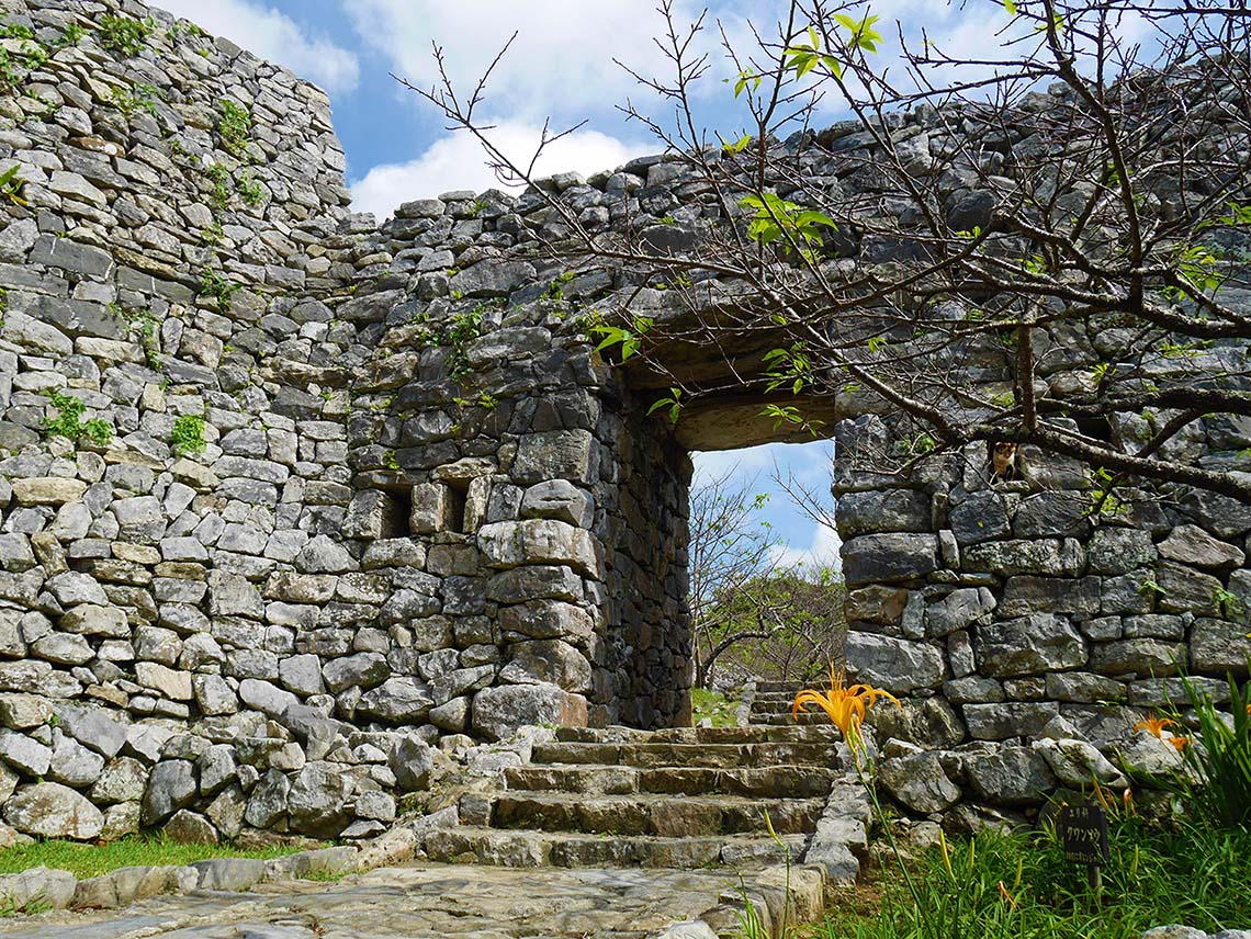 stone gate of nakijin-jo